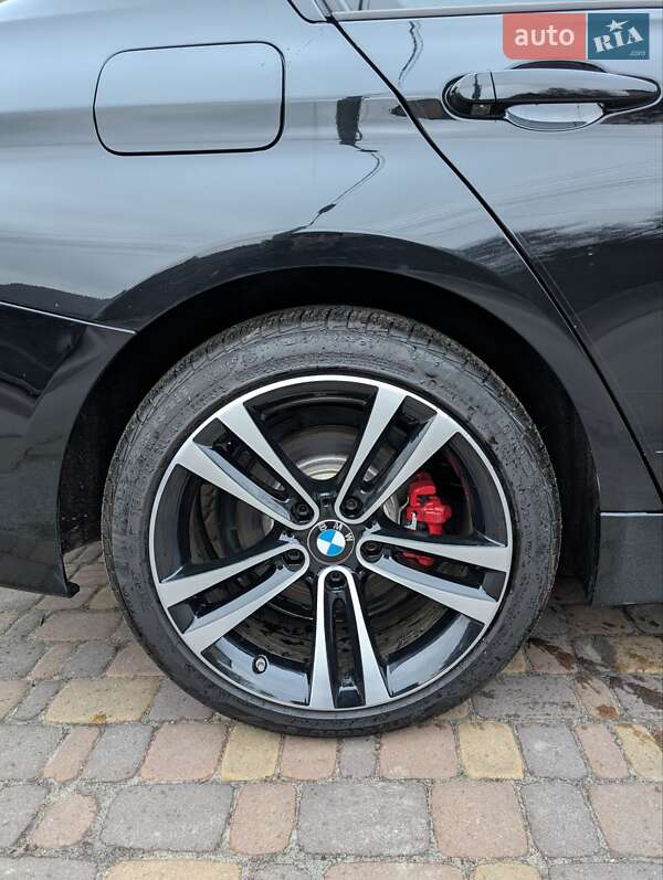 Седан BMW 3 Series 2018 в Києві