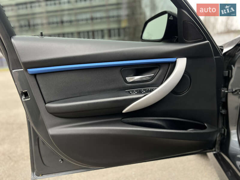 Седан BMW 3 Series 2018 в Киеве