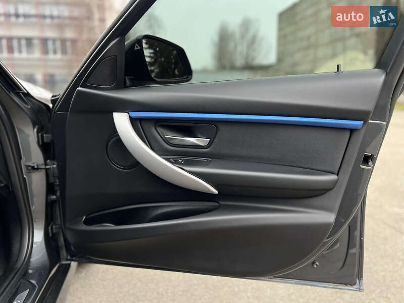 Седан BMW 3 Series 2018 в Киеве