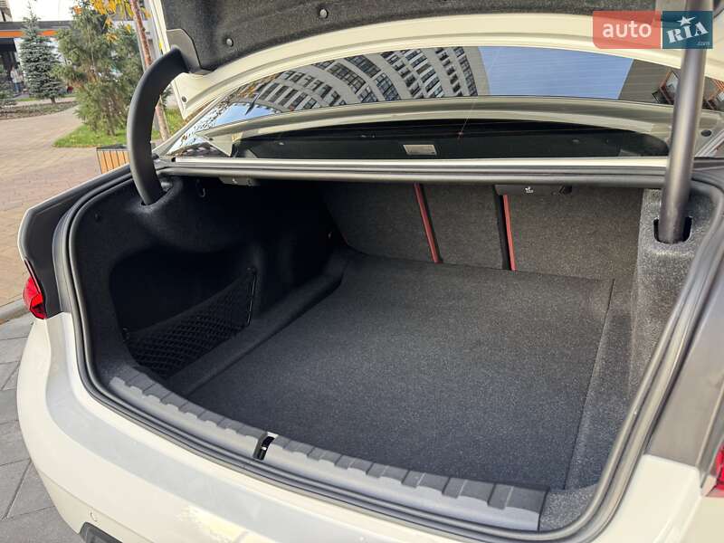 Седан BMW 3 Series 2025 в Києві