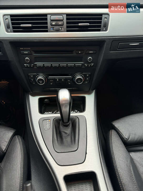 Седан BMW 3 Series 2010 в Черкасах