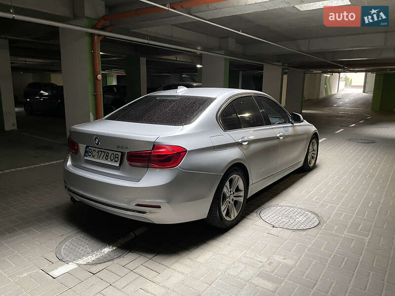 Седан BMW 3 Series 2015 в Львові