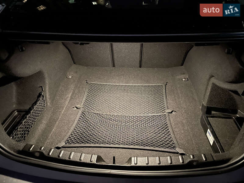 Седан BMW 3 Series 2015 в Львові