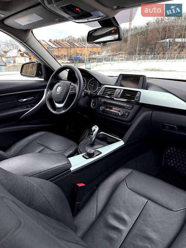 Седан BMW 3 Series 2015 в Обухове