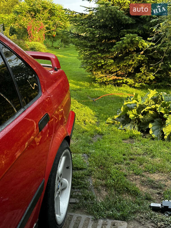 Седан BMW 3 Series 1993 в Львові