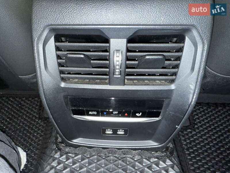 Седан BMW 3 Series 2022 в Дніпрі