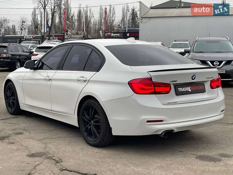 Седан BMW 3 Series 2017 в Киеве