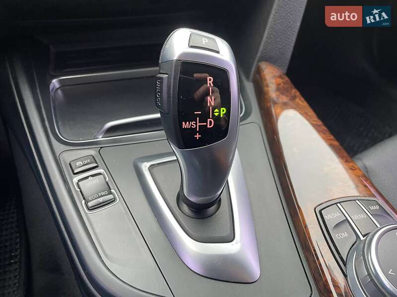 Седан BMW 3 Series 2017 в Киеве