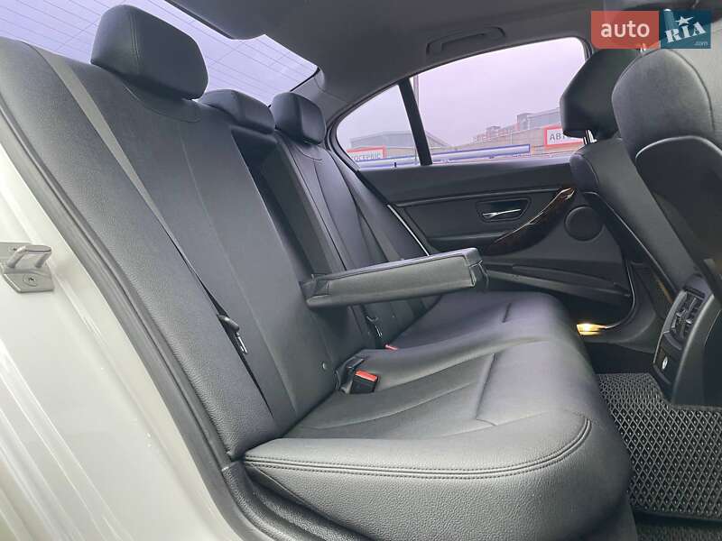 Седан BMW 3 Series 2017 в Киеве