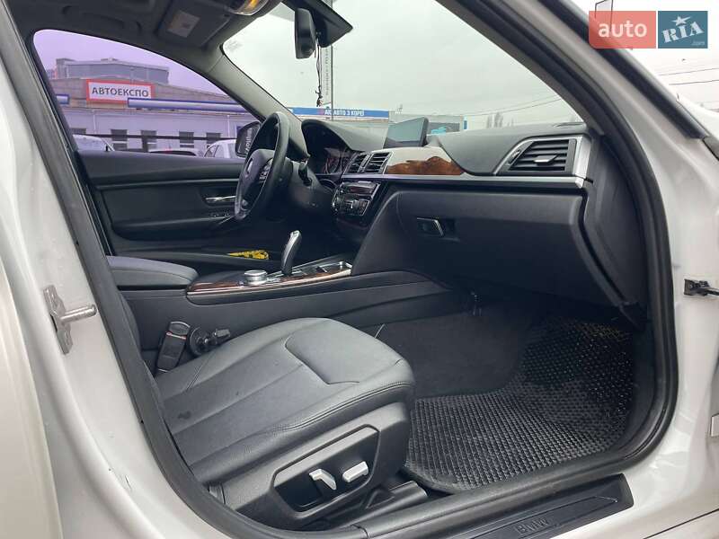Седан BMW 3 Series 2017 в Киеве