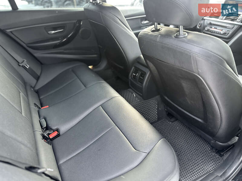 Седан BMW 3 Series 2013 в Львове