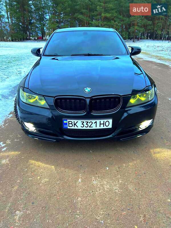 Седан BMW 3 Series 2009 в Сарнах