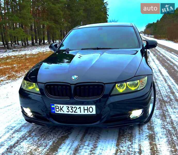 Седан BMW 3 Series 2009 в Сарнах