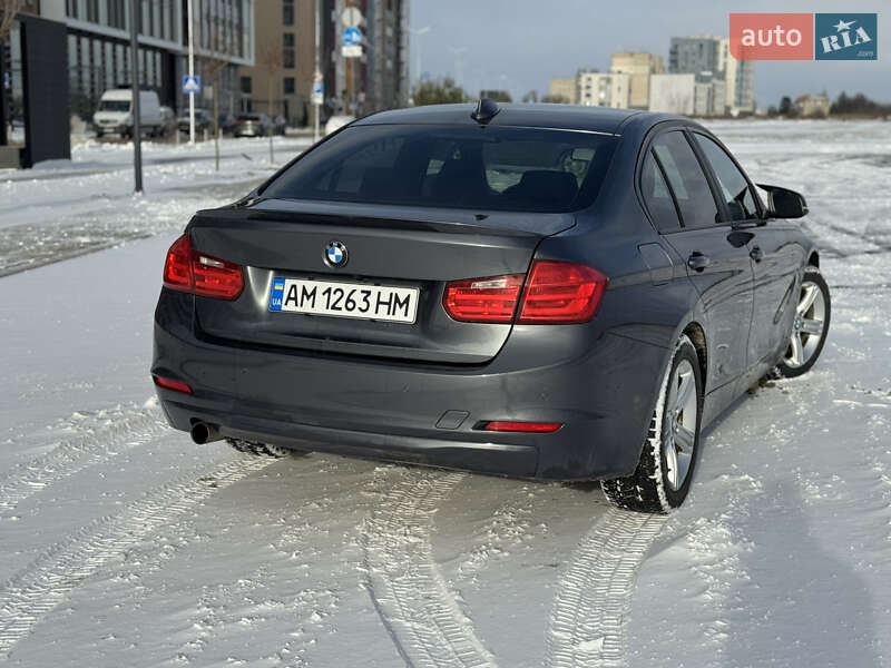 Седан BMW 3 Series 2015 в Рівному