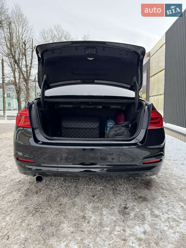 Седан BMW 3 Series 2017 в Хмельницком