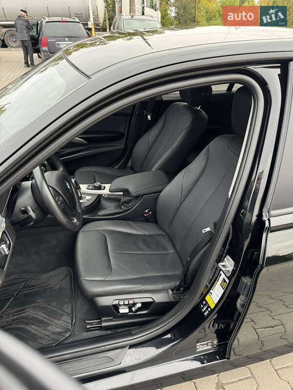 Седан BMW 3 Series 2017 в Хмельницком