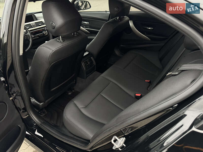 Седан BMW 3 Series 2017 в Хмельницком