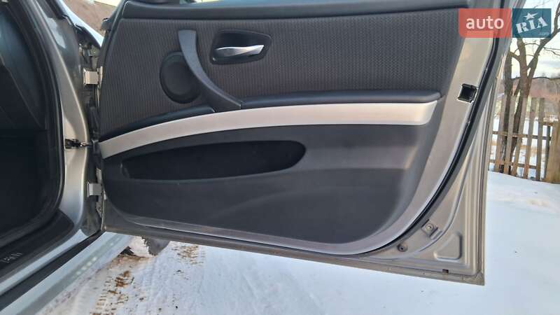Седан BMW 3 Series 2009 в Черновцах