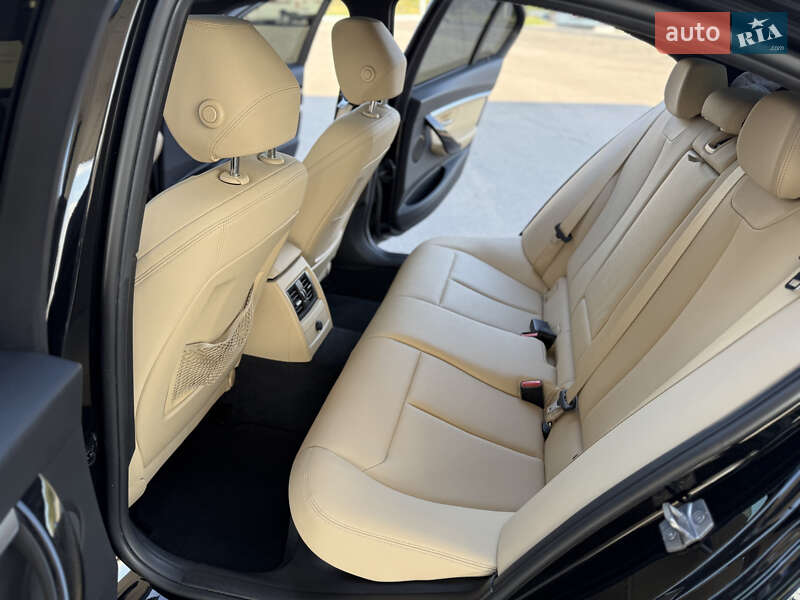 Седан BMW 3 Series 2017 в Дніпрі