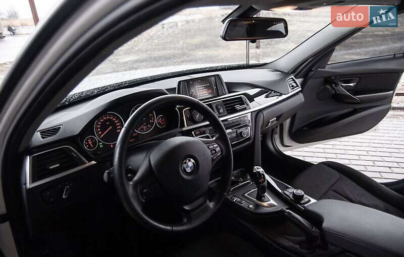 Седан BMW 3 Series 2017 в Киеве