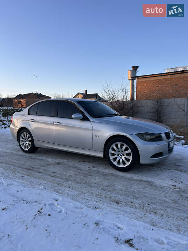 Седан BMW 3 Series 2005 в Жовкві
