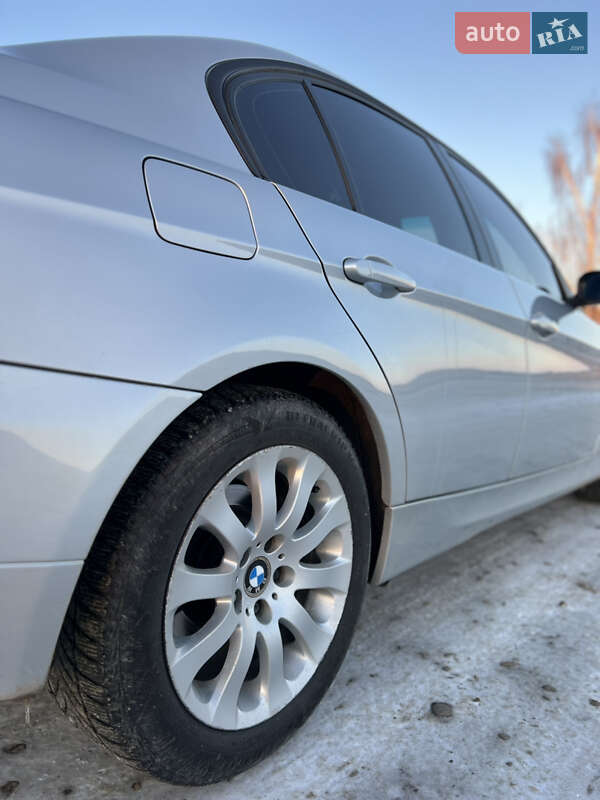 Седан BMW 3 Series 2005 в Жовкві