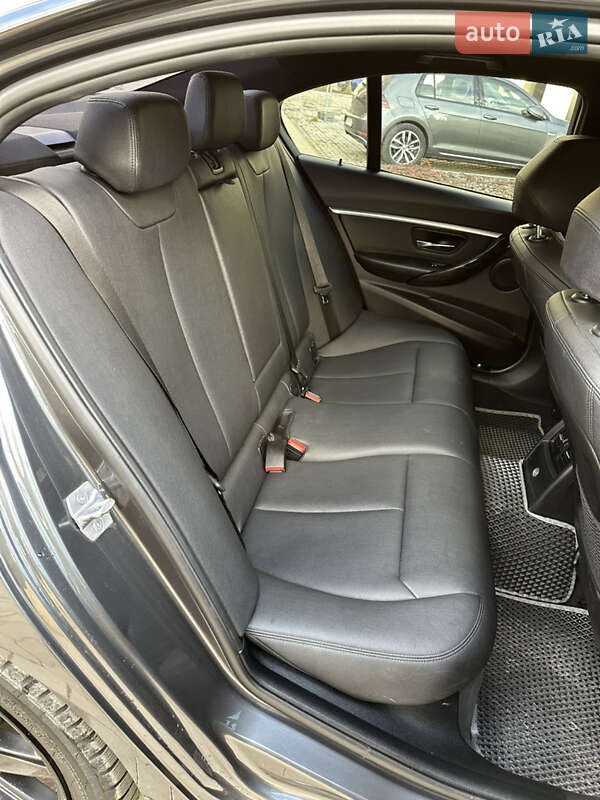 Седан BMW 3 Series 2017 в Ужгороді