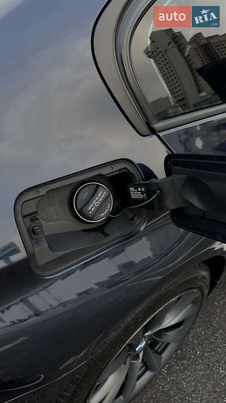 Седан BMW 3 Series 2017 в Києві