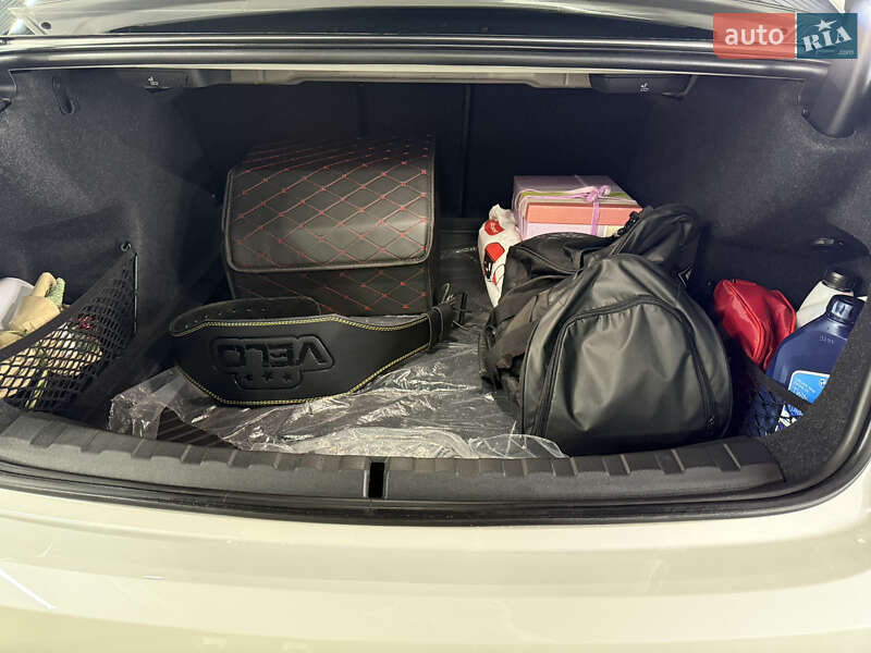 Седан BMW 3 Series 2022 в Кривом Роге