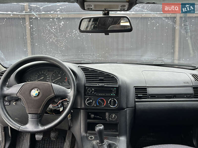 Седан BMW 3 Series 1996 в Софиевской Борщаговке