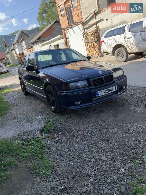Седан BMW 3 Series 1993 в Сколе