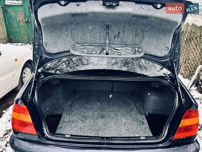 Седан BMW 3 Series 2004 в Киеве фото 7 Седан BMW 3 Series 2004 в Киеве