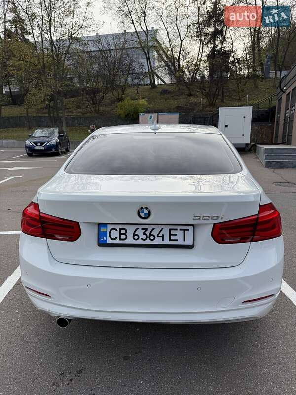 Седан BMW 3 Series 2017 в Киеве