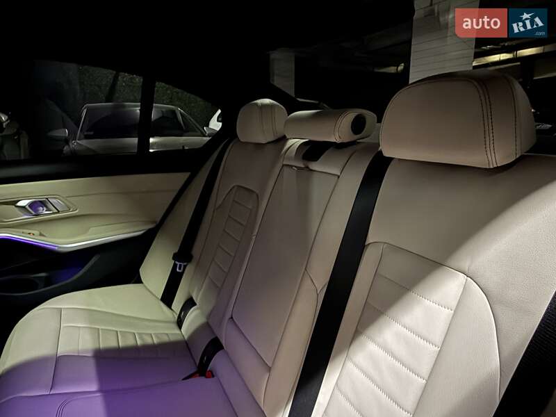 Седан BMW 3 Series 2019 в Киеве