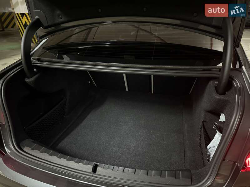 Седан BMW 3 Series 2019 в Киеве