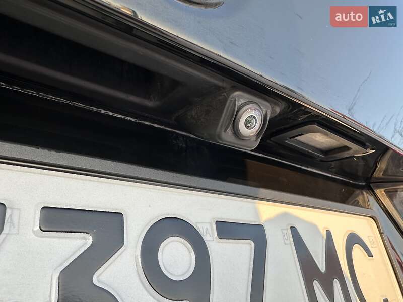 Седан BMW 3 Series 2019 в Виннице