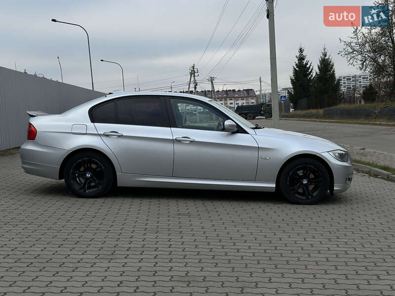 Седан BMW 3 Series 2009 в Яворове