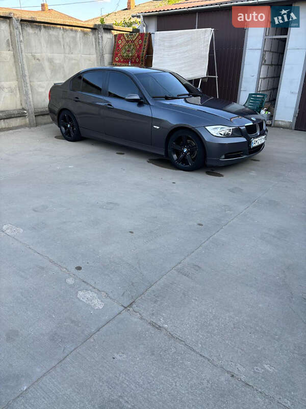 Седан BMW 3 Series 2005 в Одессе