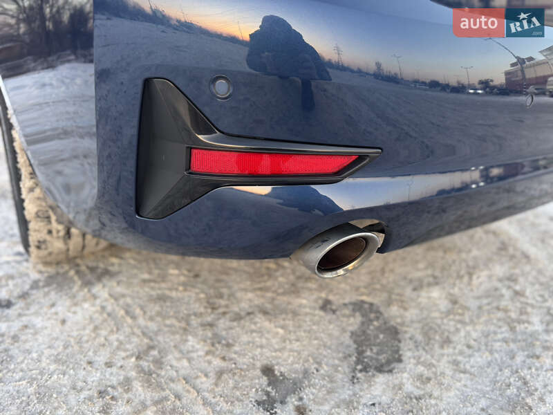 Седан BMW 3 Series 2022 в Киеве