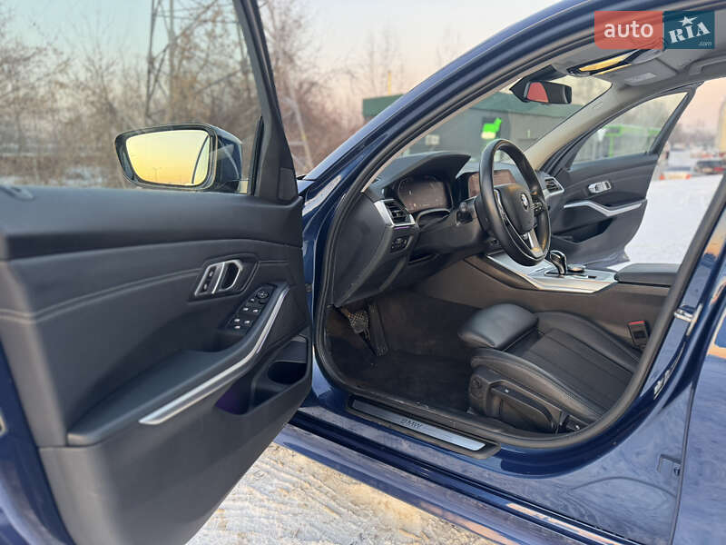 Седан BMW 3 Series 2022 в Киеве