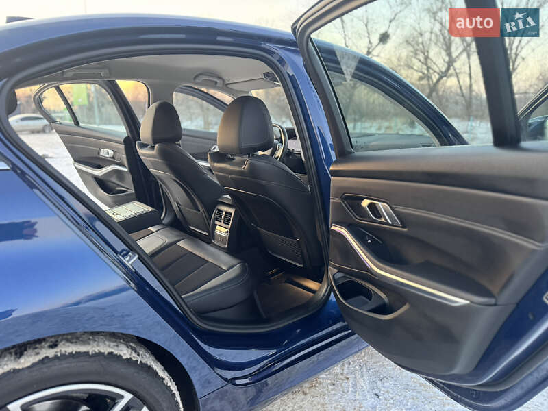 Седан BMW 3 Series 2022 в Киеве