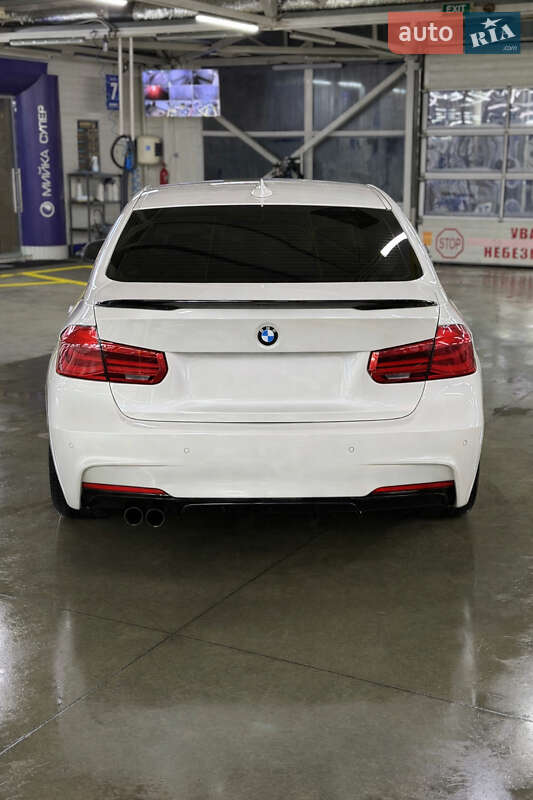 Седан BMW 3 Series 2016 в Киеве