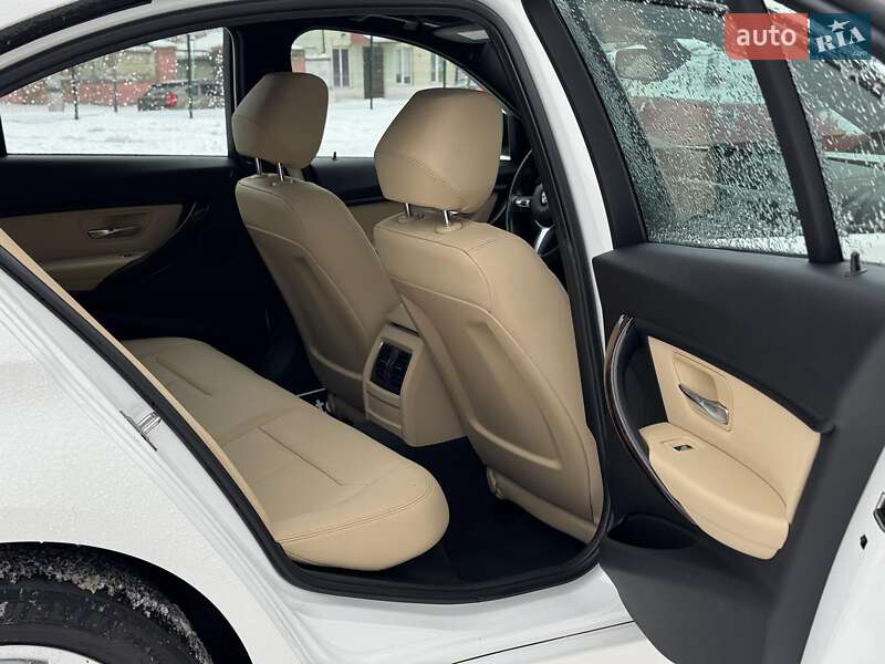 Седан BMW 3 Series 2016 в Киеве