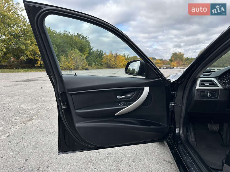 Седан BMW 3 Series 2015 в Киеве