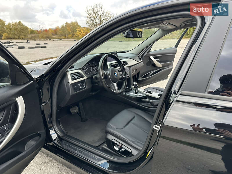 Седан BMW 3 Series 2015 в Киеве
