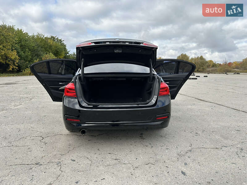 Седан BMW 3 Series 2015 в Киеве