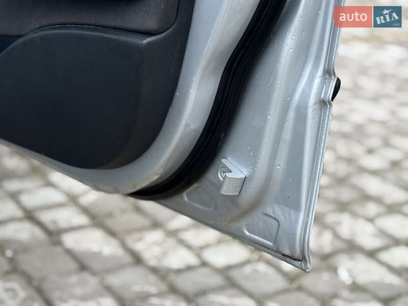 Седан BMW 3 Series 2004 в Тернополе