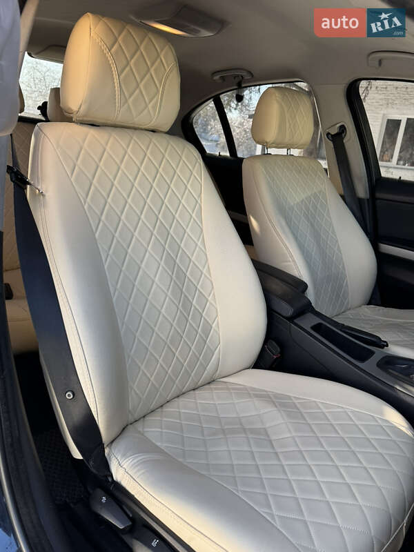 Седан BMW 3 Series 2009 в Полтаве