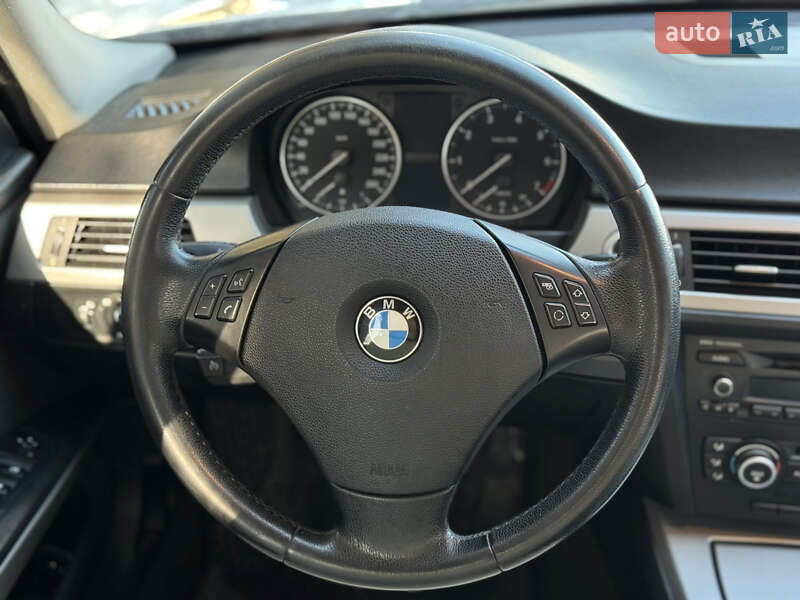Седан BMW 3 Series 2009 в Полтаве
