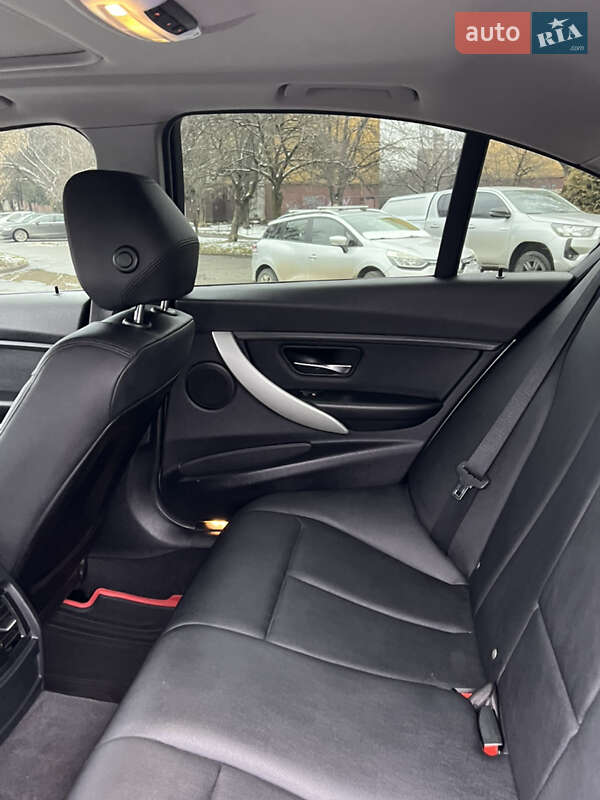 Седан BMW 3 Series 2013 в Ужгороде